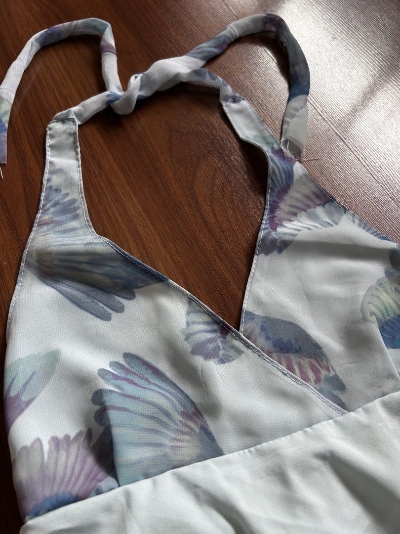 Light Blue Bird Print Halter Neck Peplum Top (Category: Sleeveless) located in Quezon City. Submitted by sdnncmp (Listing ID 1446036094, Image 2). Description: - bought from @shiemakes.cutewear.ph on ig for P250 - size XS - RFS: too small for me :") - flattering peplum hem, adjustable ties dm for any inquiries or questions! .