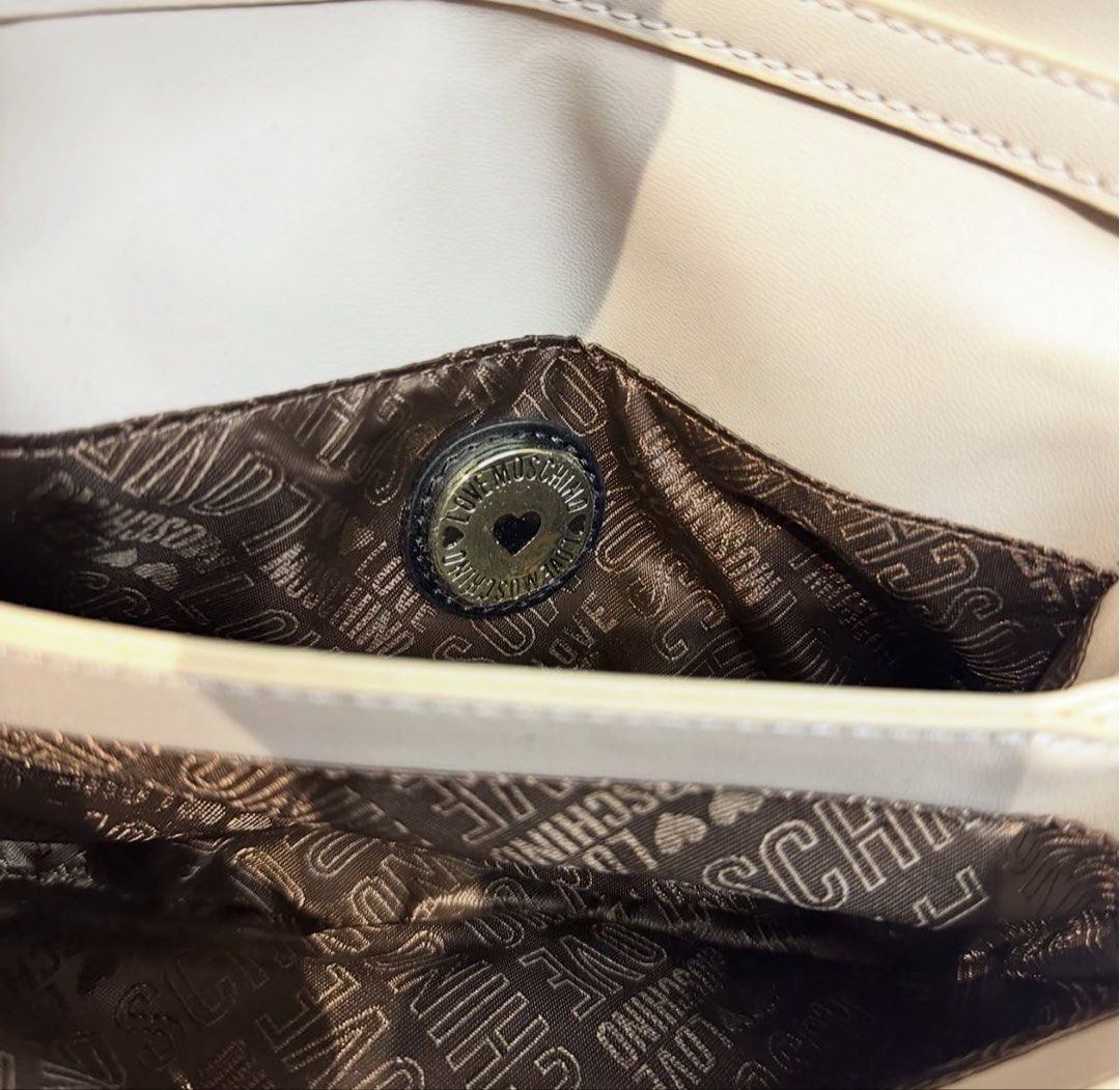 Love Moschino Crossbody Bag (Category: Cross-body Bags) located in San Fernando. Submitted by patmalonzo (Listing ID 1446029044, Image 3). Description: Good as new Used once only.