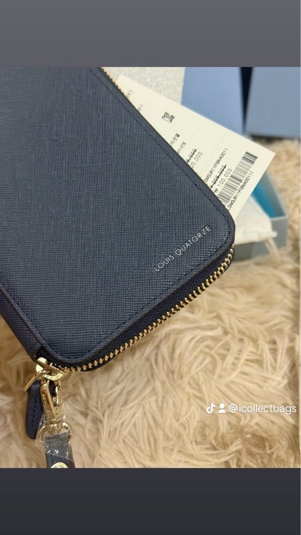 LQ Paris wristlet zippered long wallet (Category: Wallets & Card holders) located in Makati City. Submitted by icollectpo (Listing ID 1446044833, Image 3). Description: .