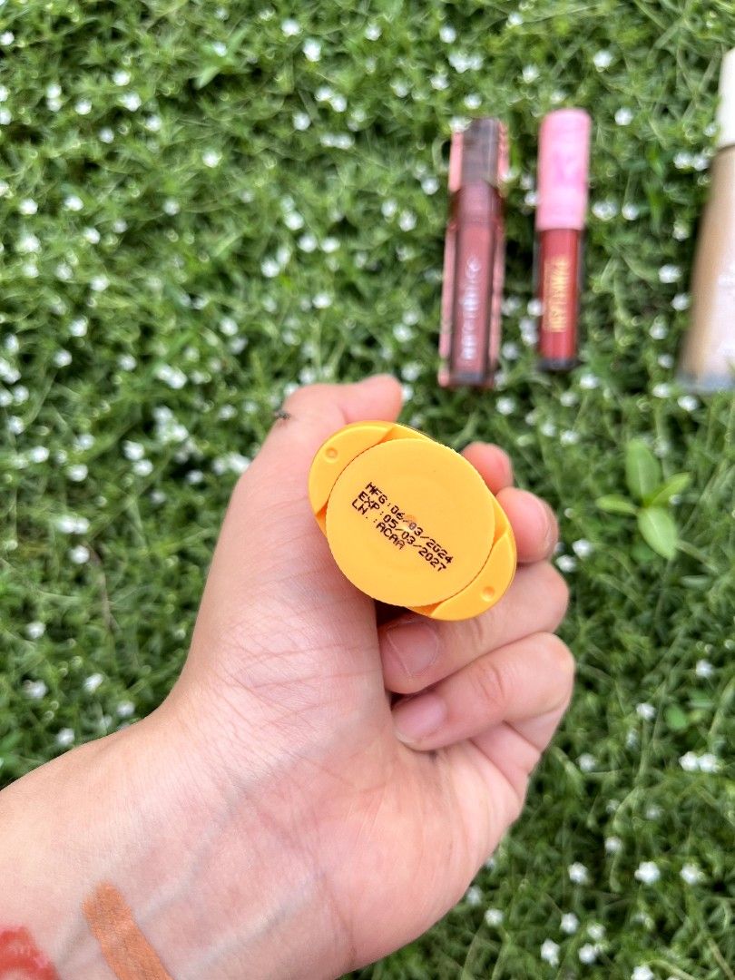 Luxe Organix SPF 50+ Sun Stick (Category: Face Care) located in Lingayen. Submitted by kat_declutter (Listing ID 1446126006, Image 2). Description: - Ultra Organic Invisible Sun Stick -Rarely used - SPF 50+ PA++++ for strong sun protection - Zero shine and clear finish, no white cast - Convenient stick format for easy, on-the-go application - Perfect for everyday use to keep skin safe from the sun.