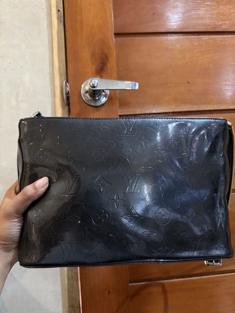LV Allston Monogram Vernis Handbag (Category: Luxury Bags & Wallets) located in El Nido. Submitted by isla.vintage (Listing ID 1446152508, Image 3). Description: - Black LV Monogram Vernis Handbag (NGA) - Secure zipper closure - Korea sourced - Price is negotiable (send offers) - Send message for more information 📍Palawan Mod: LBC/JNT Mop: Gcash/Maya/Bank Transfer Sf to be shouldered by buyer.