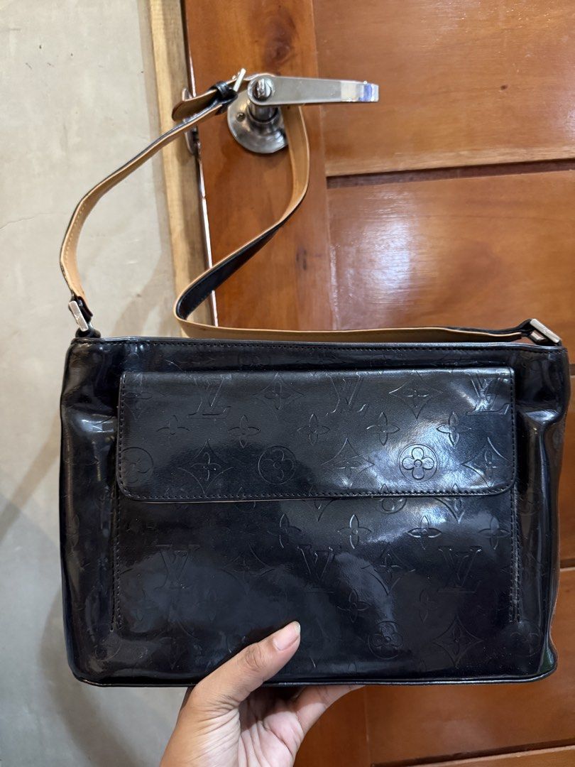 LV Allston Monogram Vernis Handbag (Category: Luxury Bags & Wallets) located in El Nido. Submitted by isla.vintage (Listing ID 1446152508, Image 2). Description: - Black LV Monogram Vernis Handbag (NGA) - Secure zipper closure - Korea sourced - Price is negotiable (send offers) - Send message for more information 📍Palawan Mod: LBC/JNT Mop: Gcash/Maya/Bank Transfer Sf to be shouldered by buyer.