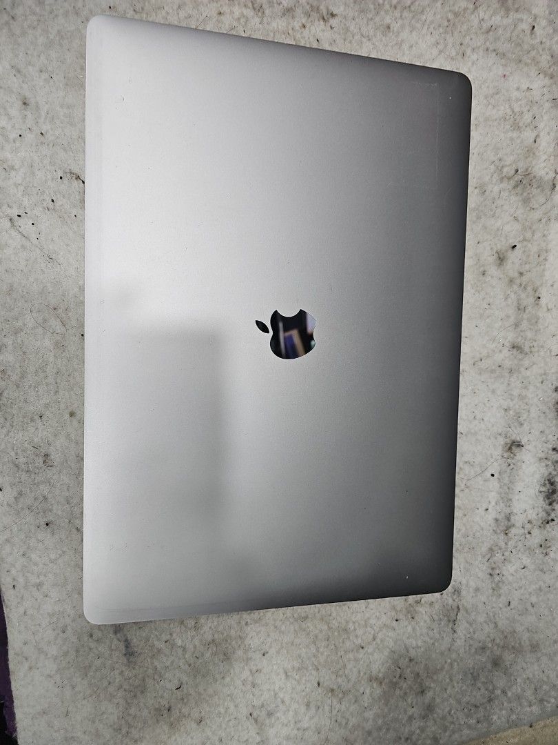 MacBook pro a1990492854492781629444