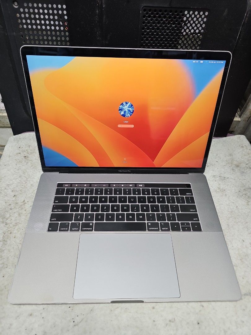 MacBook pro a1990492854492781629440
