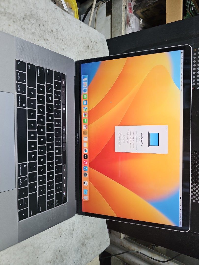 MacBook pro a1990492854492781629443