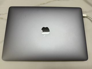 MacBook Pro505634353851279360