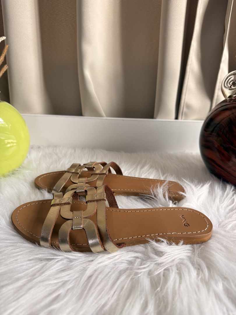 Mango Flat Mules (Category: Flats & Sandals) located in Pasig City. Submitted by snoca (Listing ID 1446012979, Image 2). Description: Size 7.