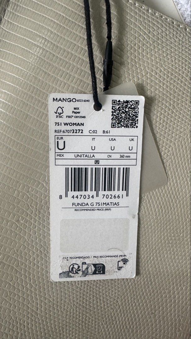 Mango Laptop Sleeve 15" Beige Textured (Category: Laptop Bags & Sleeves) located in Quezon City. Submitted by shielamariecpa (Listing ID 1446037300, Image 3). Description: - Brand: Mango - Color: Beige - Size: Fits 15-inch laptops - Features: Textured finish - Condition: Brand new with original tags attached - Benefits: Protects your laptop on the go, simple and chic design.