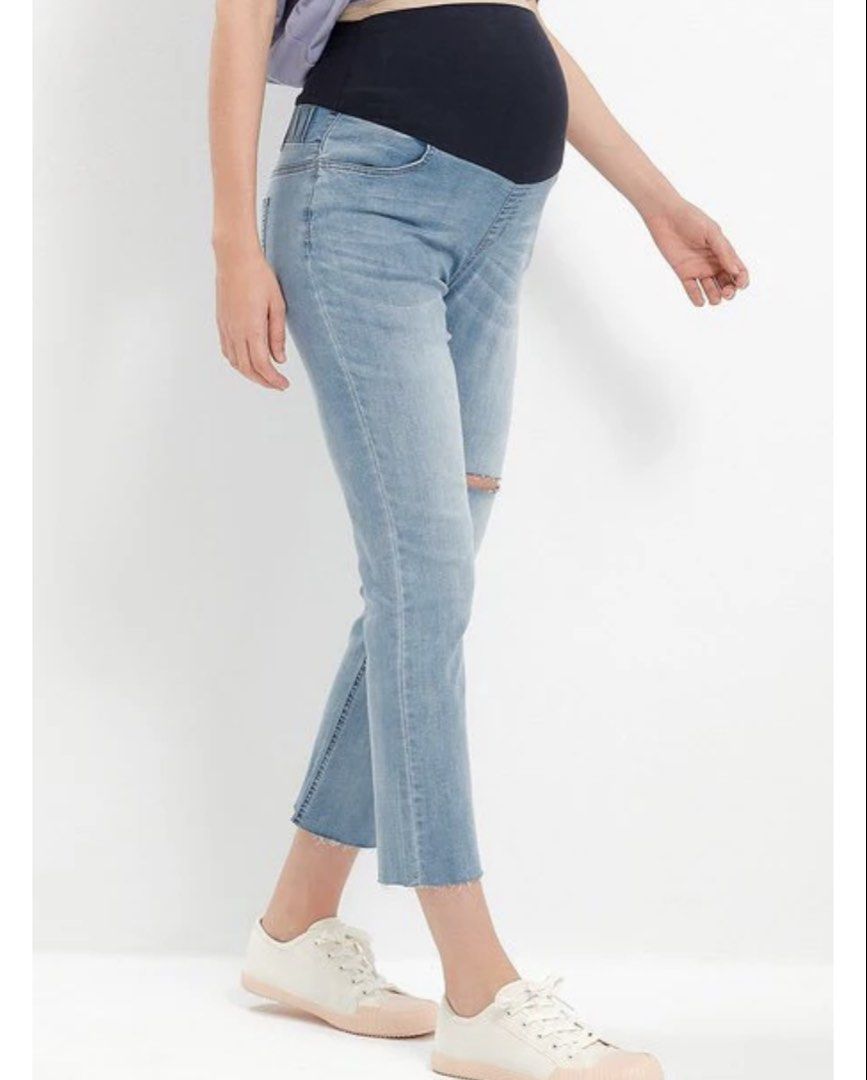 Maternity Jeans with High Elastic Waist (Category: Maternity wear) located in Taguig. Submitted by muntingkahon (Listing ID 1446069416, Image 1). Description: - Light wash denim maternity jeans - Ripped detail on one knee - High elastic waist for ultimate comfort - Cropped length with trendy frayed hem - Made with cotton and spandex for a stretchy fit - Easy to wear and stylish for everyday Size Small Original price 3,500.