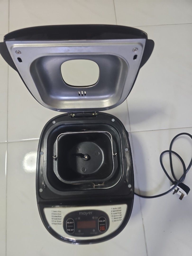 Mayer Breadmaker (Category: Breadmakers) located in Singapore. Submitted by petermint (Listing ID 1446001849, Image 1). Description: 12 types breadmaker.