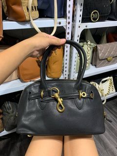 (Category: ) located in . Submitted by _prettysimplecollection (Listing ID 1446153473, Image 1). Description: .