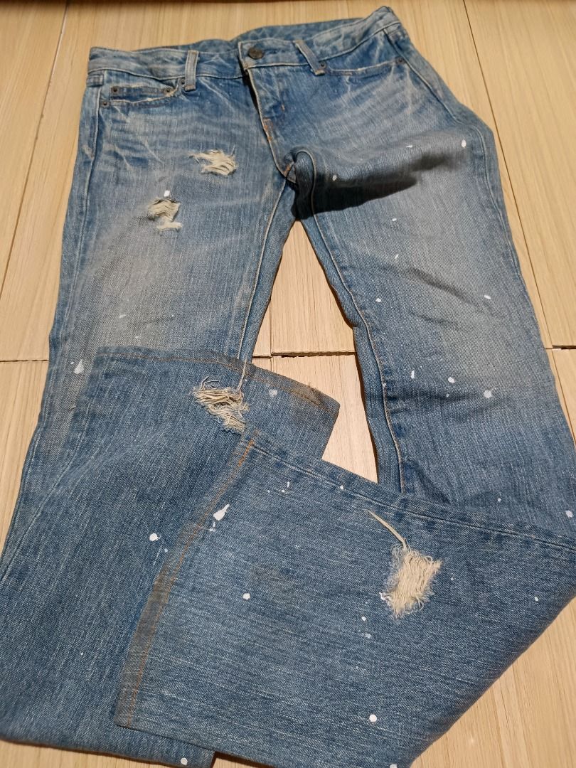 Moussy paint splatter distressed jeans (Category: Jeans) located in Davao. Submitted by plan-b (Listing ID 1446128180, Image 2). Description: Size - 29 Length - 39.