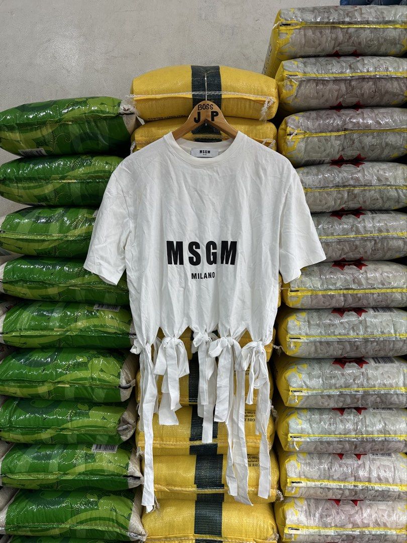 MSGM Blouse (Category: Blouses) located in Baliuag. Submitted by thrift.king.ph (Listing ID 1446092011, Image 2). Description: MSGM Blouse Lightly used condition 👌 MADE IN ITALY 💯 Issue: washable stains check last photos Width: 21 Length: 20 .
