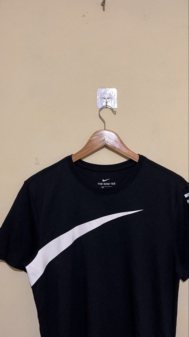 Nike Big Swoosh Dri-fit Tshirt (Category: Racket and Ball Sports) located in Naga. Submitted by davinci_25 (Listing ID 1446122304, Image 2). Description: dimes: 19 width x 27 length issue: ❌❌❌ color rate: 9.8/10 condition: as new condition .