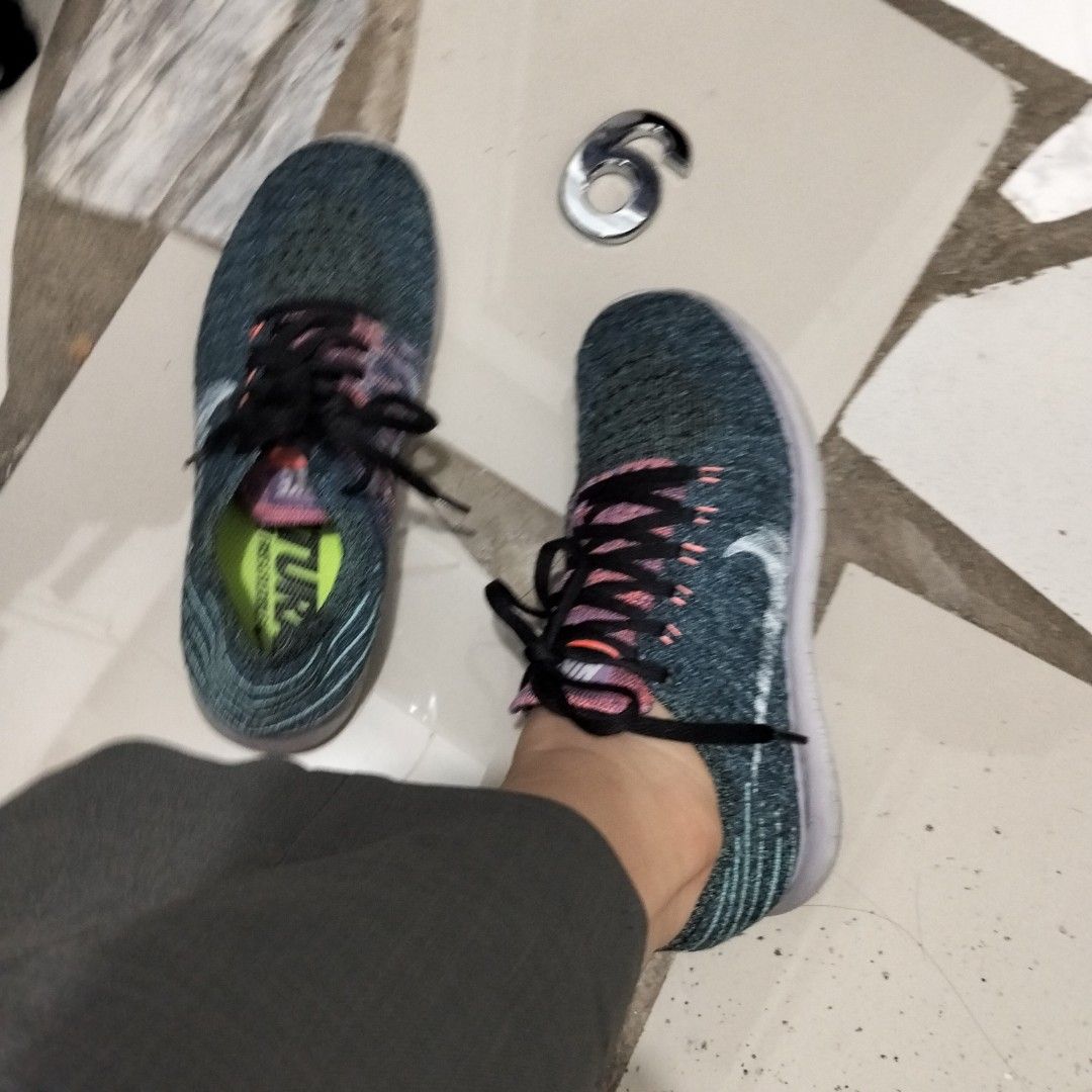 Nike Free RN Flyknit 2017 Running Shoes (Category: Sneakers) located in El Salvador. Submitted by francheskaukayukay (Listing ID 1446053256, Image 2). Description: - Nike Free RN Flyknit 2017 - Eye-catching teal and pink knit upper - Classic black laces - Size: 6 US / 36.5 EUR - Perfect for running or casual wear - Renowned for comfort and flexibility.