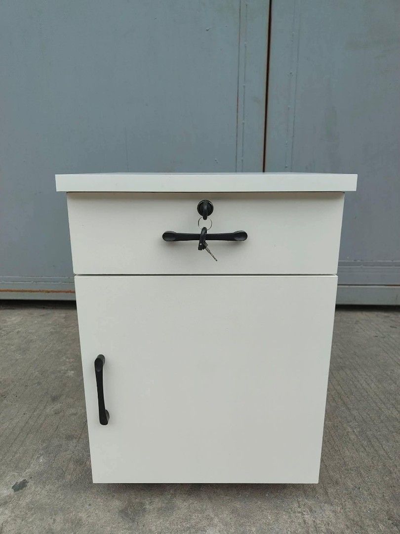 OFFICE DRAWER WHITE with LOCK SIZE: 40*40*57CM (Category: Tables & Sets) located in Marikina City. Submitted by marcobarbado.cloud (Listing ID 1446156889, Image 1). Description: .