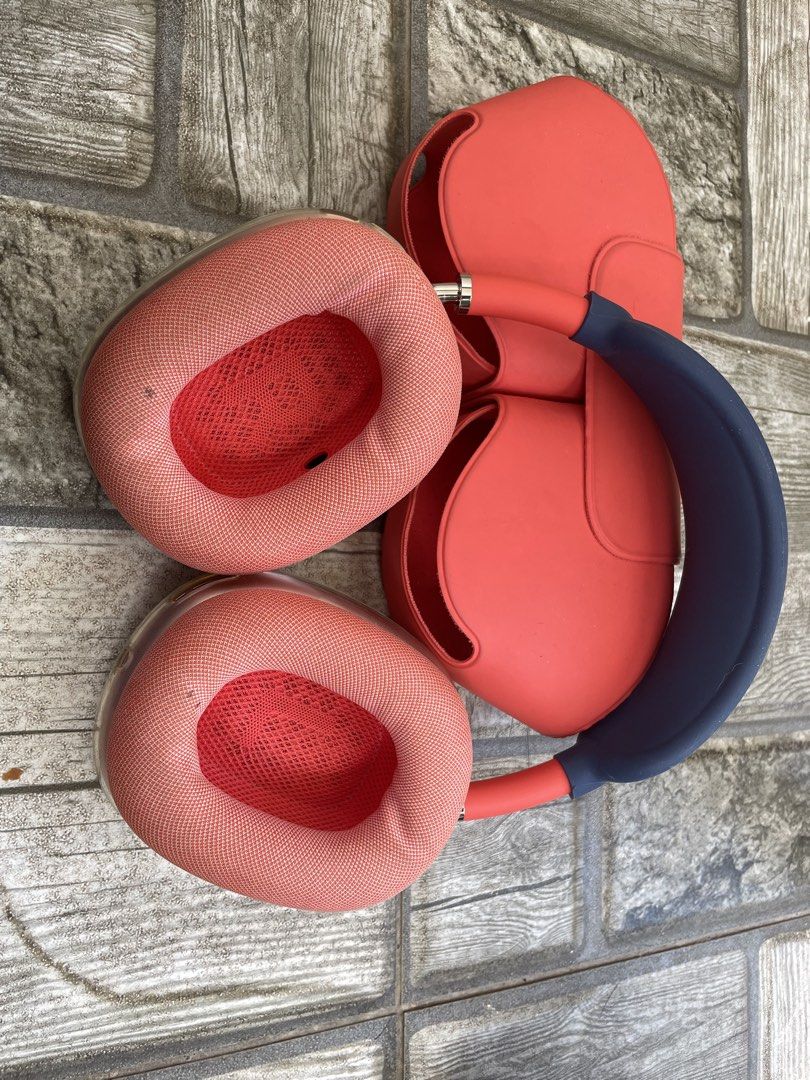 Original Apple Airpods Max V1 (Category: Headphones & Headsets) located in La Carlota. Submitted by gtomh (Listing ID 1446022590, Image 2). Description: - Original 100% - Battery life okay - Working great - Bought second hand, so you will be the THIRD owner - Needs clean and TLC - Headband and earcups mesh are showing signs of wear - Sold as is with original box - PAYMENT FIRST - DELIVERY FREE NATIONWIDE - It can’t get any lower than this .