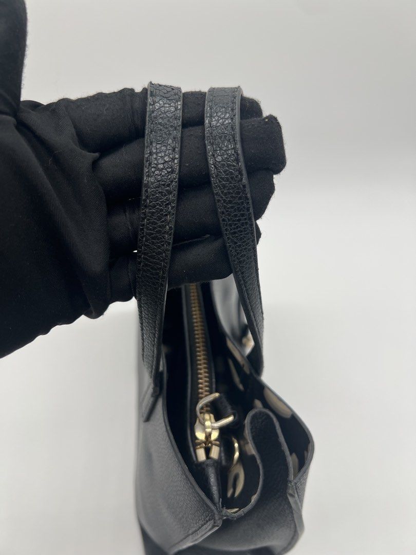 Original Marc Jacobs Mini Sling Bag (Category: Luxury Bags & Wallets) located in Cavite. Submitted by authenticbagshavenbyvalg (Listing ID 1446053068, Image 3). Description: 💯Guaranteed Original Very good condition No major issue with original strap.
