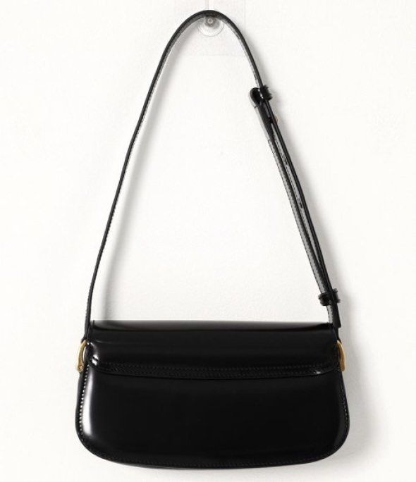 Pasabuy! Ami Paris Paris Shoulder Bag (Category: Luxury Bags & Wallets) located in Quezon City. Submitted by everybit (Listing ID 1446062384, Image 2). Description: - Brand new and Authentic (Will be bought directly from Stores) - Inclusions: Receipt, Dust Bag, and Tags in tact (I provide everything) - ETA: 4-5 weeks - Only 50% downpayment, remaining will be settled once item is in PH - Super steal price! Note: All of the items posted are subject