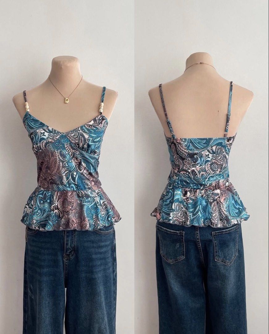 Patterned top (Category: Sleeveless) located in Taguig. Submitted by kenni_cart (Listing ID 1446038287, Image 1). Description: Bought off an IG acct but doesn’t fit me properly :(.