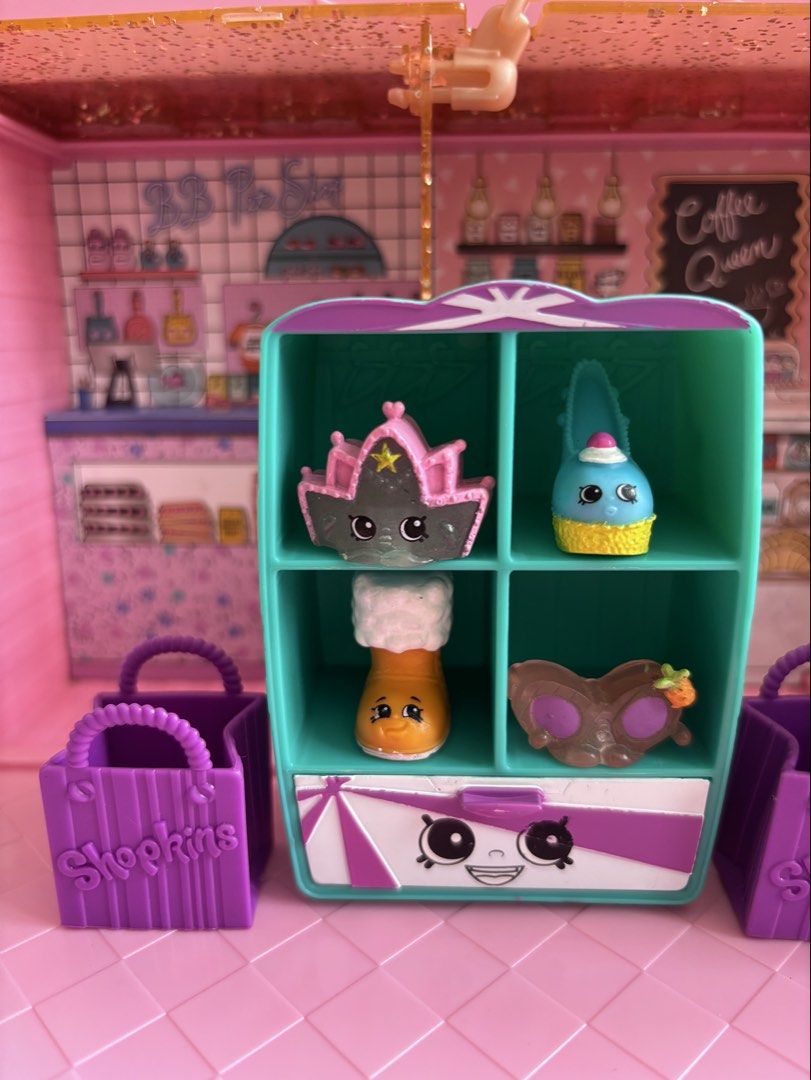 Preloved Shopkins Playset TAKE ALL (Category: Kids Toys) located in Bulacan. Submitted by lmsdeclutteringcorner (Listing ID 1437323814, Image 2). Description: Shopkins playset take all Loc: Marilao Bulacan MOP: gcash MOD: j&t courier.
