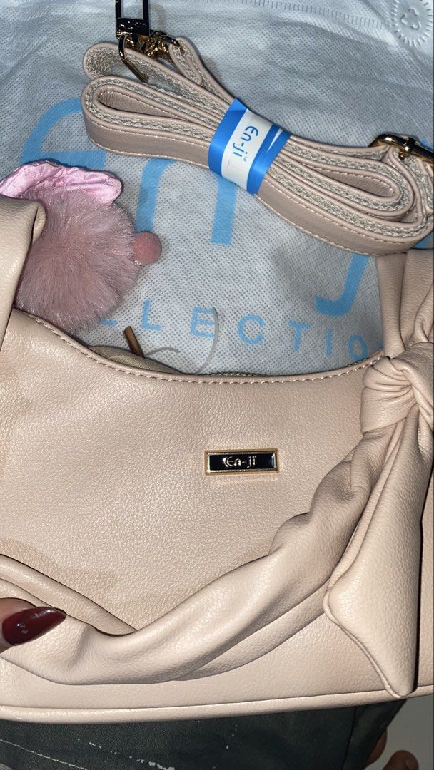 Preloved tas enji (Kategori: Tas & Dompet Wanita) berada di Jepara. Dikirim oleh prelovedbyrenaaa (ID iklan 1446047700, Gambar 1). Deskripsi: .