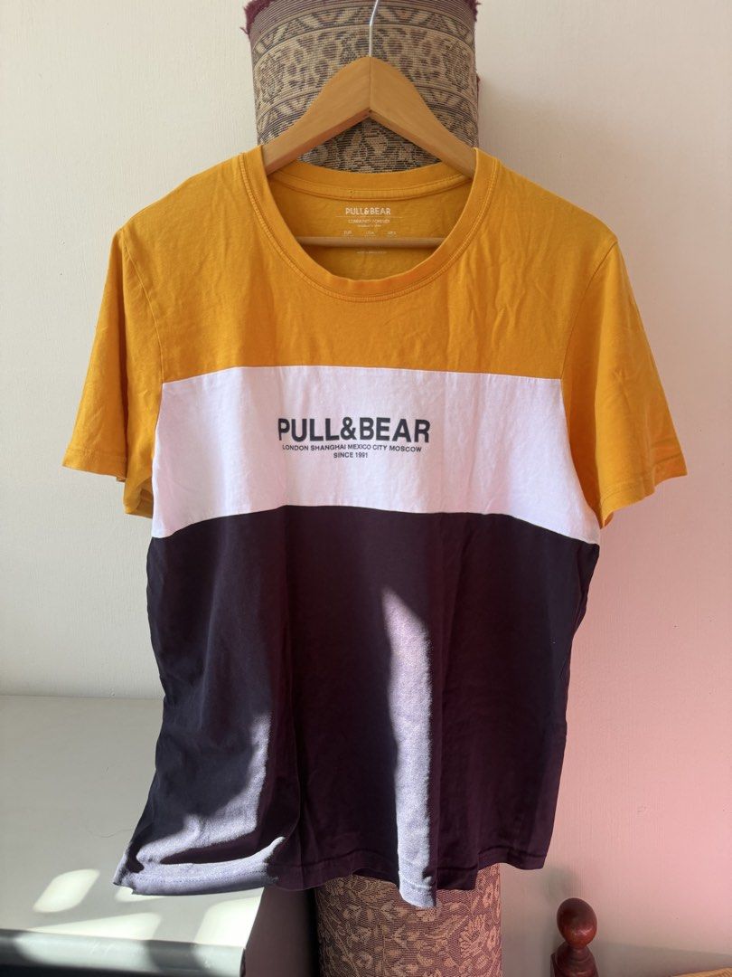 Pull & Bear Tshirt (Category: Tshirts & Polo Shirts) located in Kuala Lumpur. Submitted by firdaustam (Listing ID 1445992899, Image 1). Description: Condition 8/10 Exclude postage.