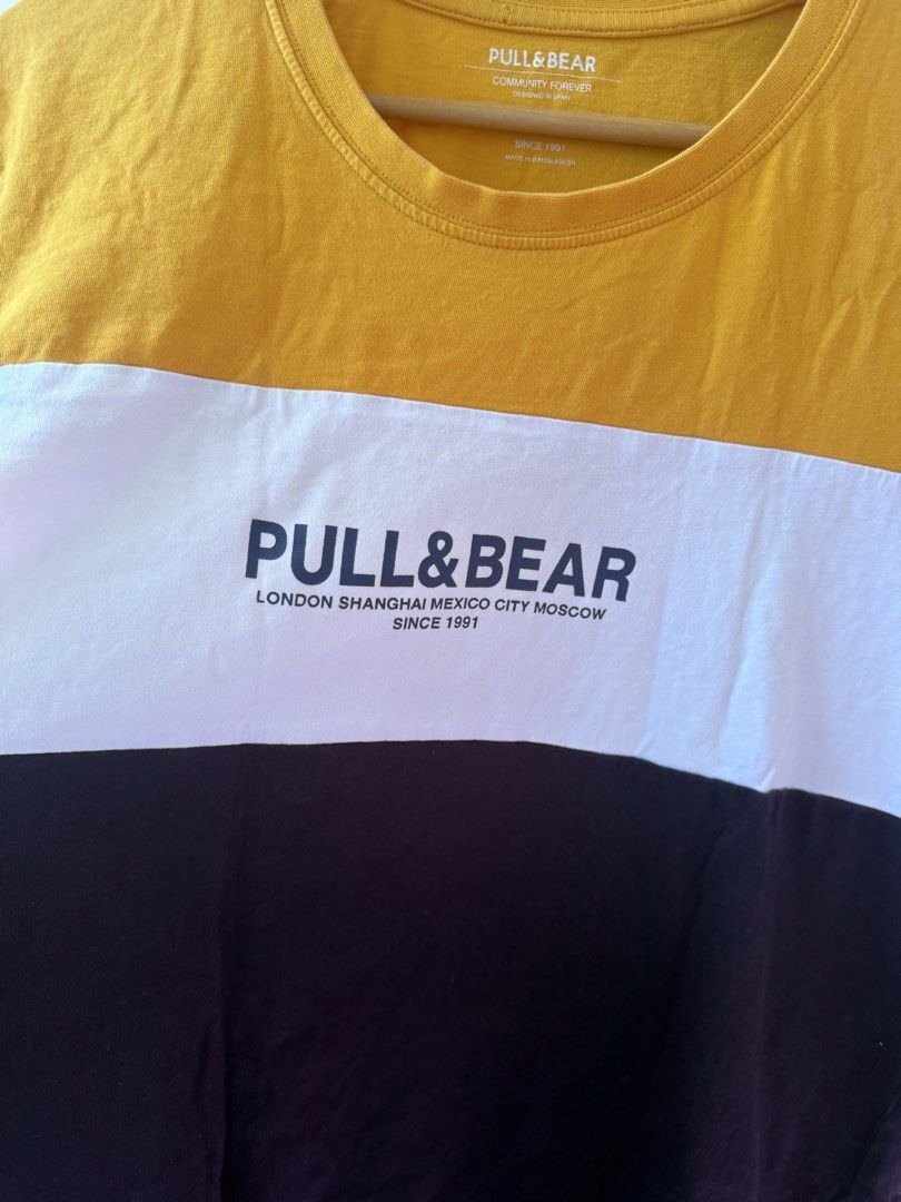 Pull & Bear Tshirt (Category: Tshirts & Polo Shirts) located in Kuala Lumpur. Submitted by firdaustam (Listing ID 1445992899, Image 2). Description: Condition 8/10 Exclude postage.