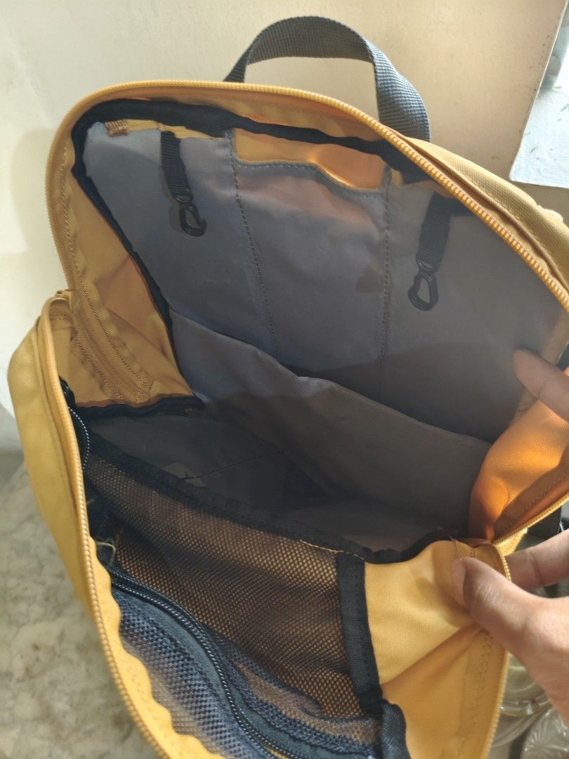 Quechua Arpenaz 500 20L Hiking Backpack Yellow (Category: Backpacks) located in Manila. Submitted by alvelagabriel (Listing ID 1446016357, Image 2). Description: - Quechua Arpenaz 500 hiking backpack -loc Antipolo Masinag - Color: Yellow - Capacity: 20L - Features: Multiple internal compartments for organization, front bungee cords for extra storage - Ideal for: Day trips, hiking - Condition: Good, with minor signs of wear .