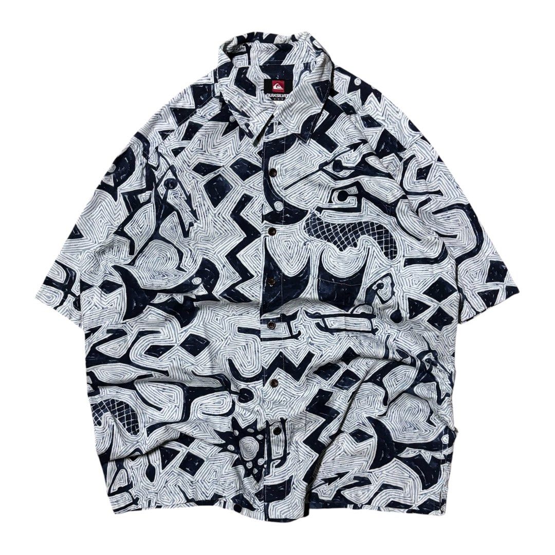 Quiksilver Abstract Short Sleeve Button Up Shirt (Category: Tshirts & Polo Shirts ) located in Muntinlupa City. Submitted by rtyfck (Listing ID 1446042236, Image 1). Description: Quiksilver Abstract Short Sleeve Button Up Shirt Details : •Width/Chest : 22 •Full Length : 29 •Shoulder : 19 •Sleeve Length : 10.5 •Hem : 22 •Size : M •Issue : none •Condition : Gently Used.