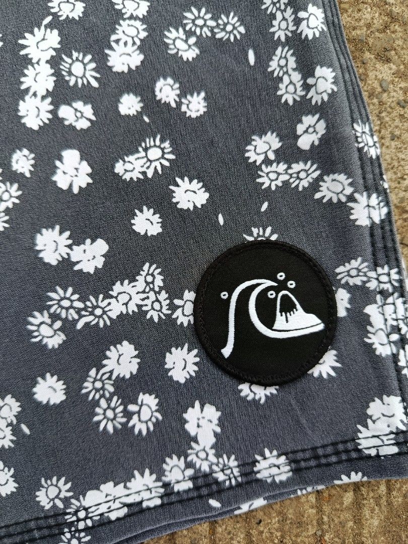 Quiksilver Highline Boardshorts Floral Pattern (Category: Swim Trunks & Board Shorts) located in Jasaan. Submitted by eliwhomp (Listing ID 1446053911, Image 3). Description: - Quiksilver boardshorts - Cool grey and white floral print - Drawstring waist - Back pocket with red pull tab - Quiksilver logo on left leg - 'Highline' model - Ideal for beach or pool.
