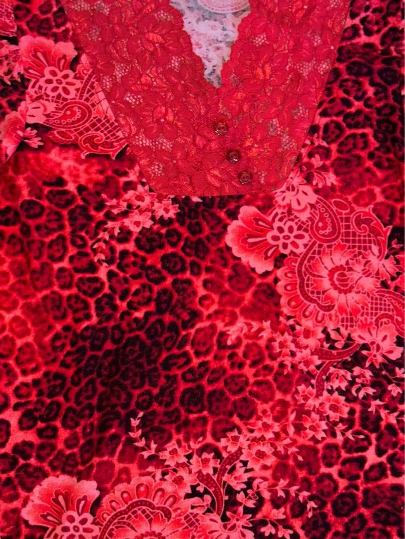red leopard floral lace long sleeves top (Category: Blouses) located in Las Pinas. Submitted by cccurations (Listing ID 1446077365, Image 2). Description: 🔖 red leopard floral lace long sleeves top 🪡 brand: bukkystop 🪡 length: 22” 🪡 shoulder to pit: 8.5” 🪡 pit to cuff: 17” 🪡 bust: 35” 🪡 pretty leopard and floral print 🪡 with lace and button details 🔖 ₱200 🔖 comment “mine” to get the item! 🔖 comment “next” if you’re willing to get the i