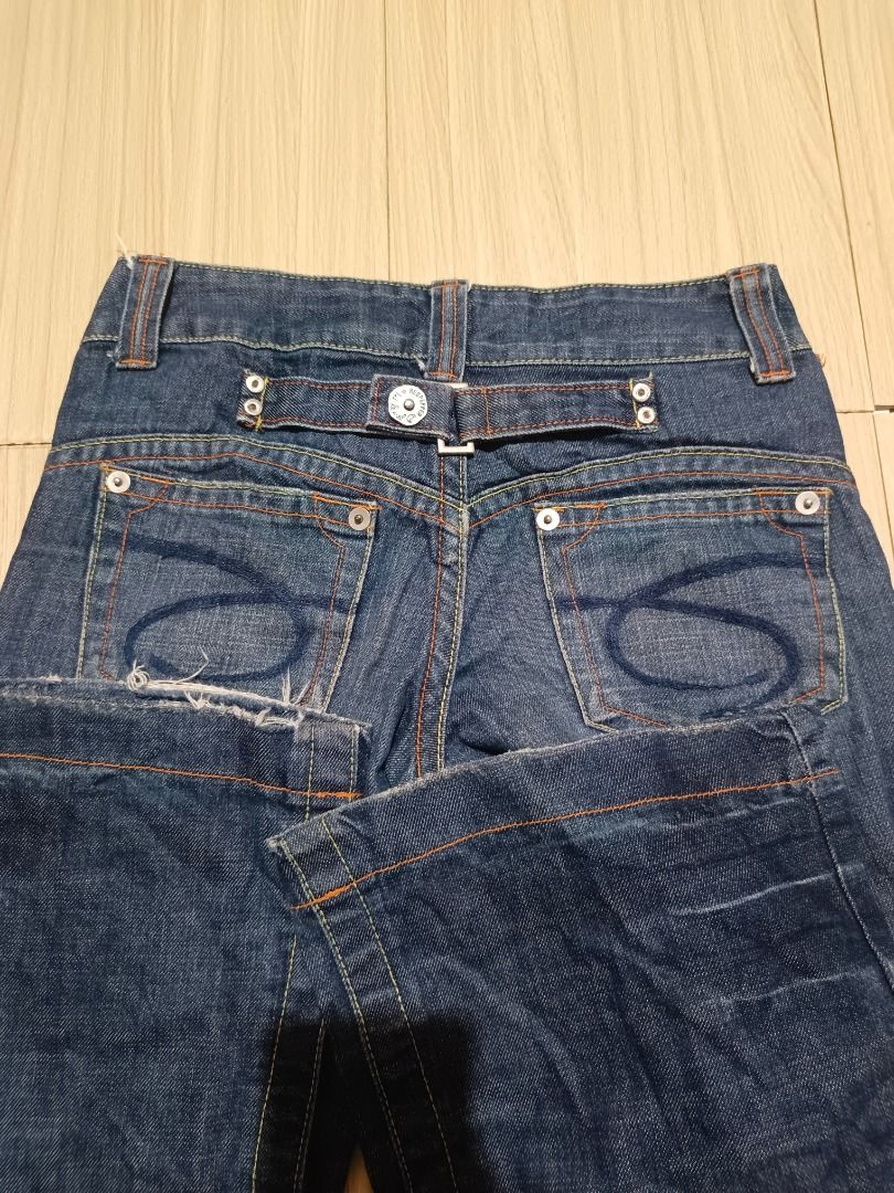 Red pepper super flared jeans (Category: Jeans) located in Davao. Submitted by plan-b (Listing ID 1446128392, Image 3). Description: Size - 28 Length - 39 Issue sa hem.