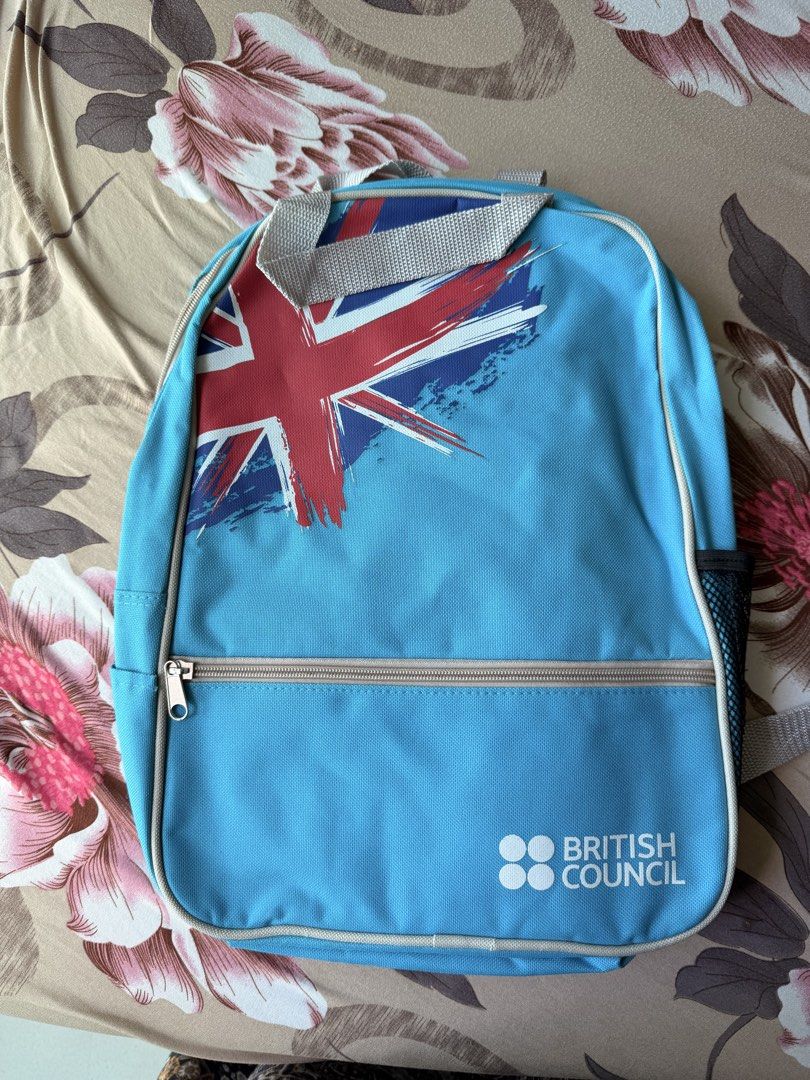 School bag (Category: Backpacks) located in Singapore. Submitted by sushi786 (Listing ID 1446070821, Image 1). Description: .