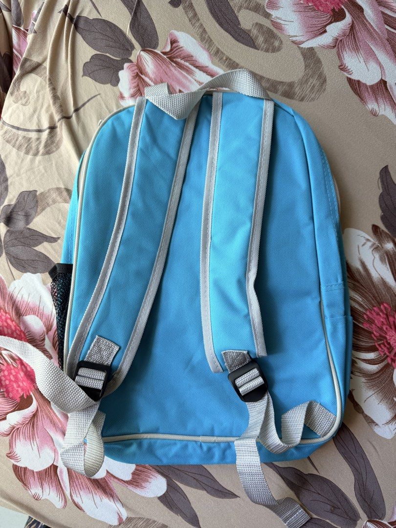 School bag (Category: Backpacks) located in Singapore. Submitted by sushi786 (Listing ID 1446070821, Image 2). Description: .