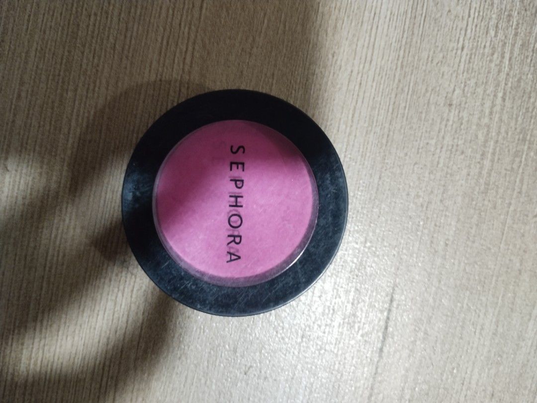 Sephora Blush Pop N.18 Pink (Category: Makeup) located in Manila. Submitted by tyrapple (Listing ID 1446015660, Image 3). Description: - Sephora Blush - Shade: Pop N.18 - Color: Lovely Pink - Adds a pop of color to cheeks - Net Weight: 3.2g - Compact, round black casing.