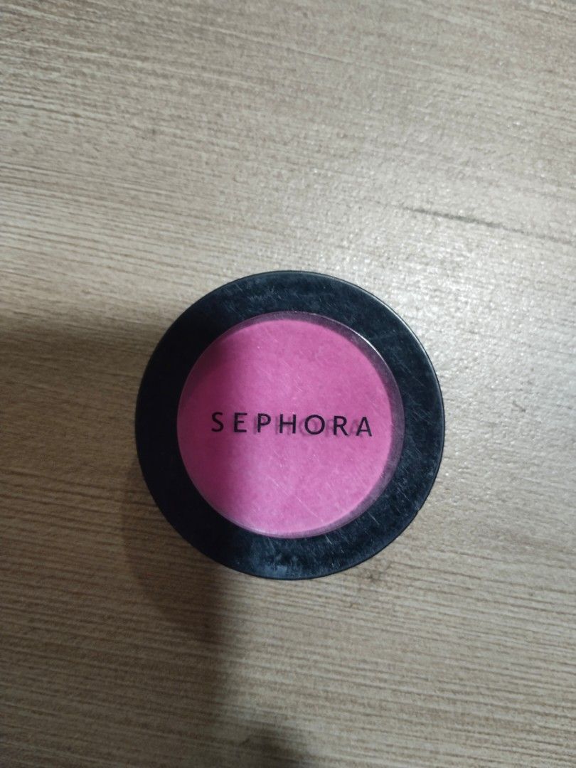 Sephora Blush Pop N.18 Pink (Category: Makeup) located in Manila. Submitted by tyrapple (Listing ID 1446015660, Image 1). Description: - Sephora Blush - Shade: Pop N.18 - Color: Lovely Pink - Adds a pop of color to cheeks - Net Weight: 3.2g - Compact, round black casing.