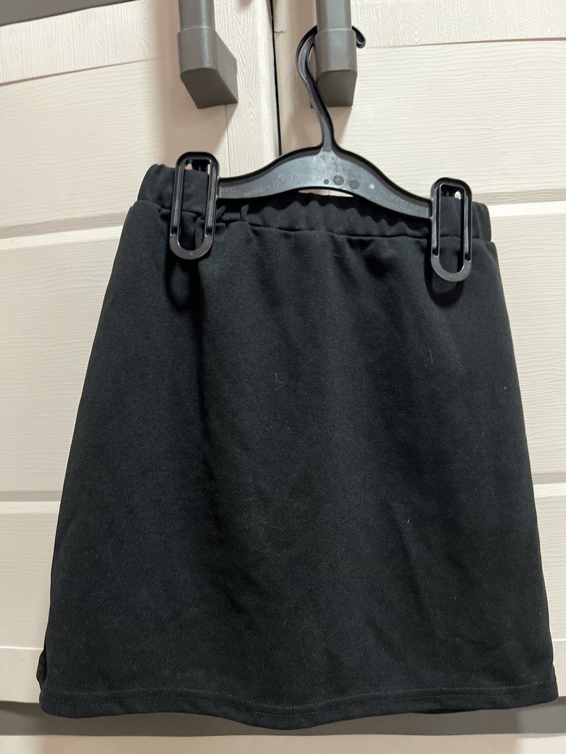 SHEIN Black Button-Front Skirt 11-12Y (Category: Babies & Kids Fashion) located in Cainta. Submitted by p3spreloved (Listing ID 1445999169, Image 3). Description: - Black A-line skirt from SHEIN - Comfortable elastic waistband - Stylish button-front detail - Versatile for casual or dressed-up outfits - Easy to pair with various tops - Size: 11-12 Years Length 15in Waist when laid flat 11in but still stretchable upto 14in so it fits 28in waist.