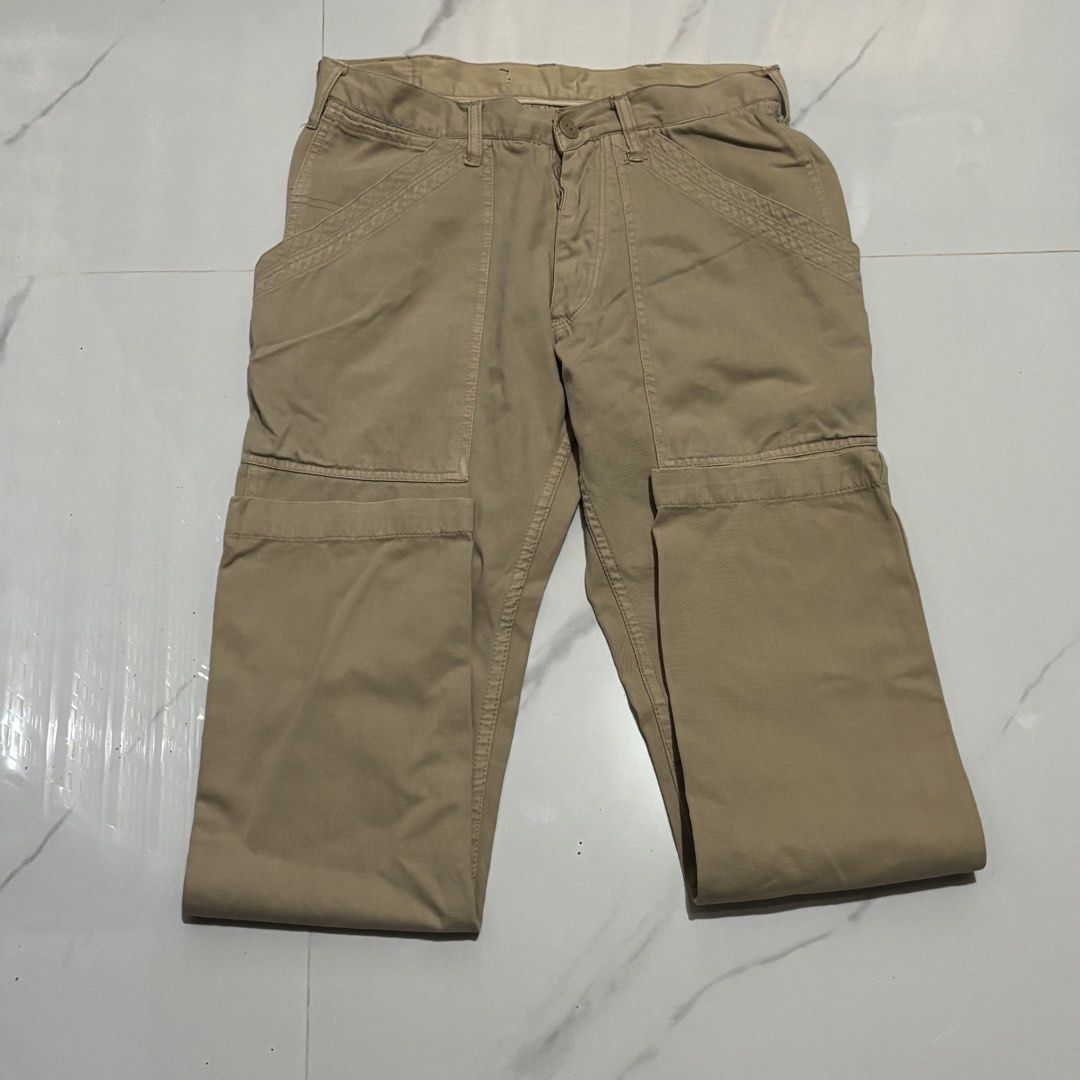 Ships Authentic Vintage Cargo Pants Khaki (Category: Jeans) located in Zaragoza. Submitted by starzoneph (Listing ID 1446100989, Image 3). Description: - Authentic vintage khaki cargo pants from Ships - Button fly closure - Multiple pockets for ample storage - Ideal for casual wear - Comfortable fit Measurements 📏 Length: 38 Inches Waist: 26 .