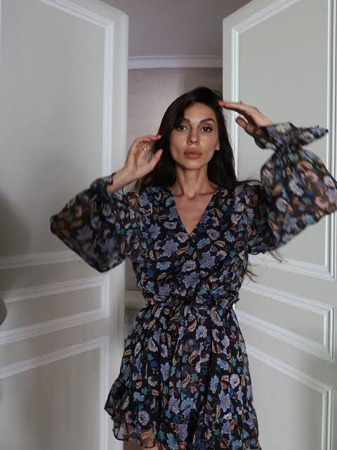 Sleeve Mango Floral chiffon dress (Category: Dresses) located in Tagum. Submitted by andoreey (Listing ID 1446005215, Image 1). Description: floral chiffon dress from Mango with a V-neckline .