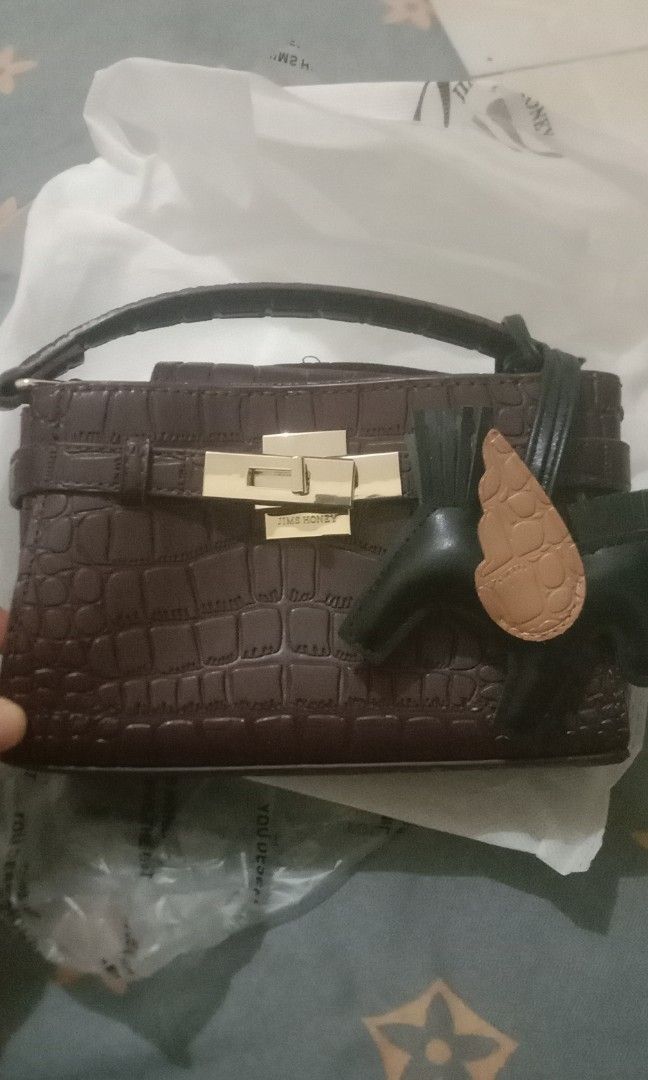 Tas mini Jims honey (Kategori: Tas & Dompet Wanita) berada di Jakarta Selatan. Dikirim oleh Yukithrift (ID iklan 1446117340, Gambar 2). Deskripsi: mini bag Jims honey ada tali panjang barang baru.