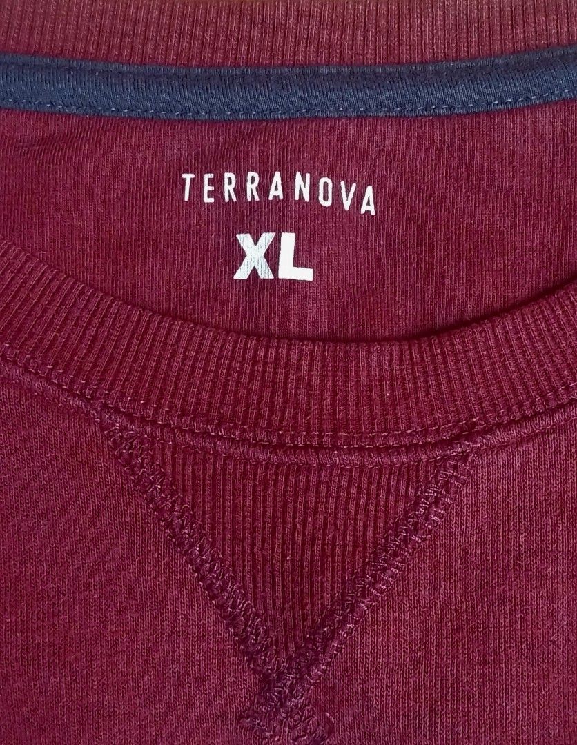 Terranova XL Burgundy Sweatshirt (Category: Coats, Jackets and Outerwear) located in Quezon City. Submitted by sheyn.anya (Listing ID 1446160841, Image 2). Description: - Burgundy sweatshirt from Terranova - Size XL - Classic crew neck style - Features a V-stitch detail at the neckline - Comfortable and casual - Perfect for everyday wear 💵Mode of Payment GCASH 🛵Mode of Delivery J&T Lalamove.