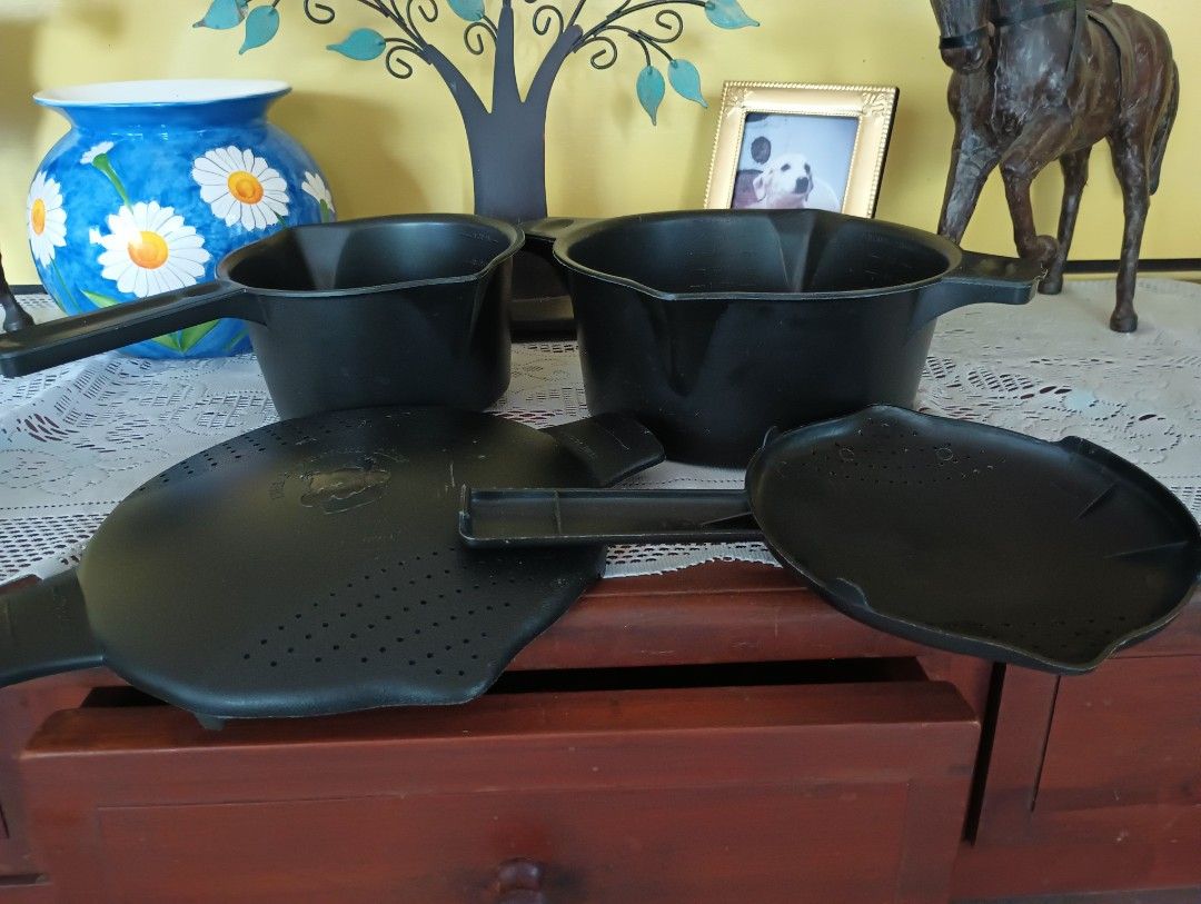 The Pampered Chef Micro Cooker (Category: Cookware & Accessories) located in Las Pinas. Submitted by preloved_manila (Listing ID 1446032977, Image 1). Description: Made in USA.