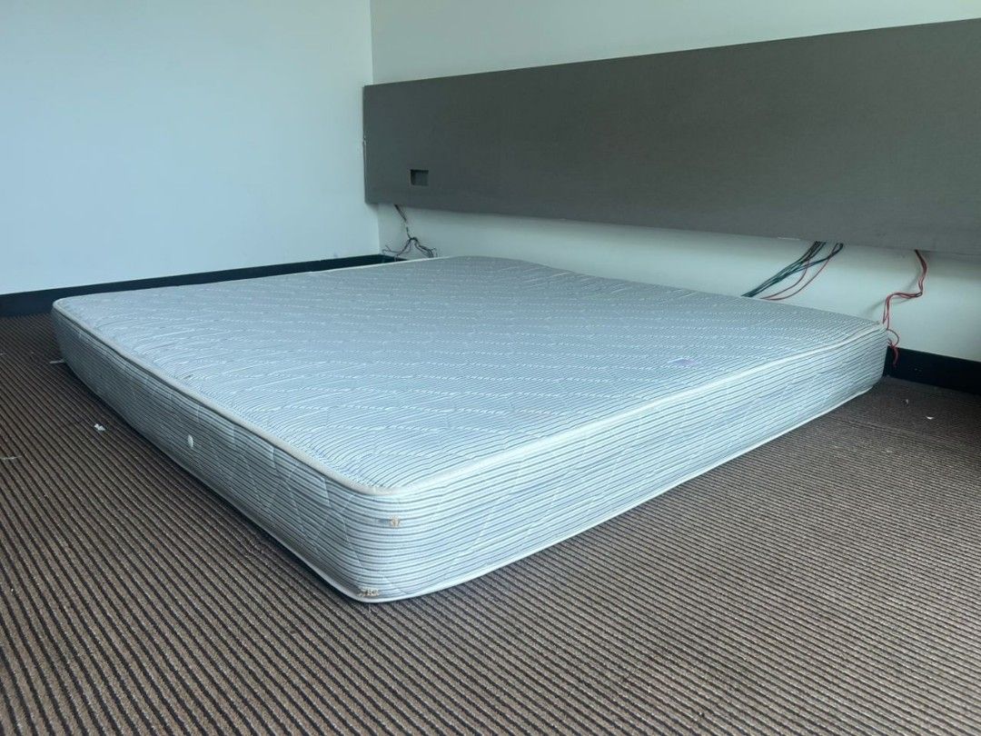 Tilam king basic (Category: Bed Frames & Mattresses) located in Kuala Lumpur. Submitted by khairilhan97958 (Listing ID 1446121106, Image 1). Description: tilam king hotel 8inci ideal for commercial use rm380 ready stock gudang perabot hotel saujana rawang 0107871284.