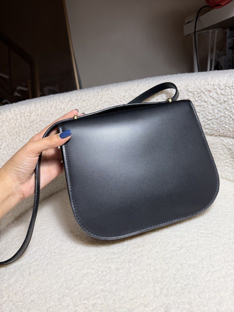 Tory Burch Eleanor Slim Saddle in Black (Category: Shoulder Bags) located in Manila. Submitted by pinkkitkat (Listing ID 1446142610, Image 3). Description: Elegant and timeless everyday piece ✨ Easy to style and still looks beautiful worn. Condition: Fair | Please check photos carefully for actual condition. Disclaimer: Received as a gift, so authenticity is not guaranteed. Please buy only if comfortable and manage expectations accordingly. ✔️ La