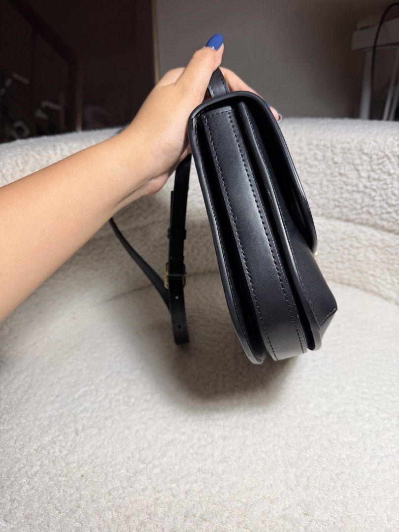 Tory Burch Eleanor Slim Saddle in Black (Category: Shoulder Bags) located in Manila. Submitted by pinkkitkat (Listing ID 1446142610, Image 2). Description: Elegant and timeless everyday piece ✨ Easy to style and still looks beautiful worn. Condition: Fair | Please check photos carefully for actual condition. Disclaimer: Received as a gift, so authenticity is not guaranteed. Please buy only if comfortable and manage expectations accordingly. ✔️ La