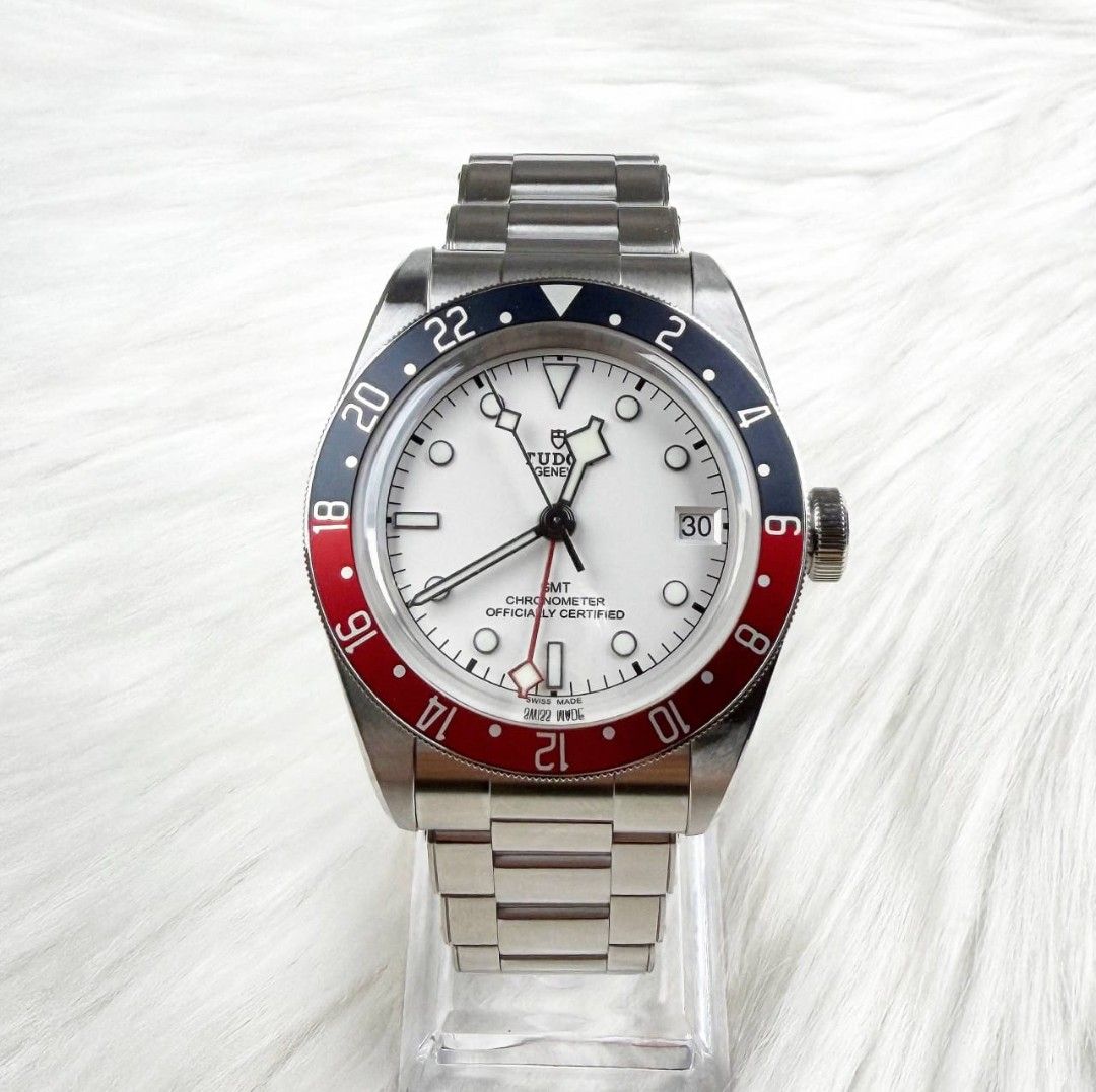 Tudor Black Bay GMT 'Pepsi' (Category: Watches) located in Kuala Lumpur. Submitted by mrmadbill58155 (Listing ID 1446053746, Image 1). Description: 🌟 𝐁𝐑𝐀𝐍𝐃 𝐍𝐄𝐖 𝟐𝟎𝟐𝟔 🌟 𝐒𝐀𝐕𝐄 𝐑𝐌 𝟒,𝟕𝟑𝟎 𝐅𝐑𝐎𝐌 𝐑𝐄𝐓𝐀𝐈𝐋 𝐏𝐑𝐈𝐂𝐄 💰 𝐑𝐌 𝟏𝟓,𝟖𝟎𝟎 Retail price : 𝐑𝐌 𝟐𝟎,𝟓𝟑𝟎 https://www.tudorwatch.com/en/watches/black-bay-gmt/m79830rb-0010 ⌚️Tudor Black Bay GMT ‘Pepsi’ 💥【 Complete Full Set 】 ▪️ Model : 79830RB ▪️ Size : 41mm ▪️ Yea