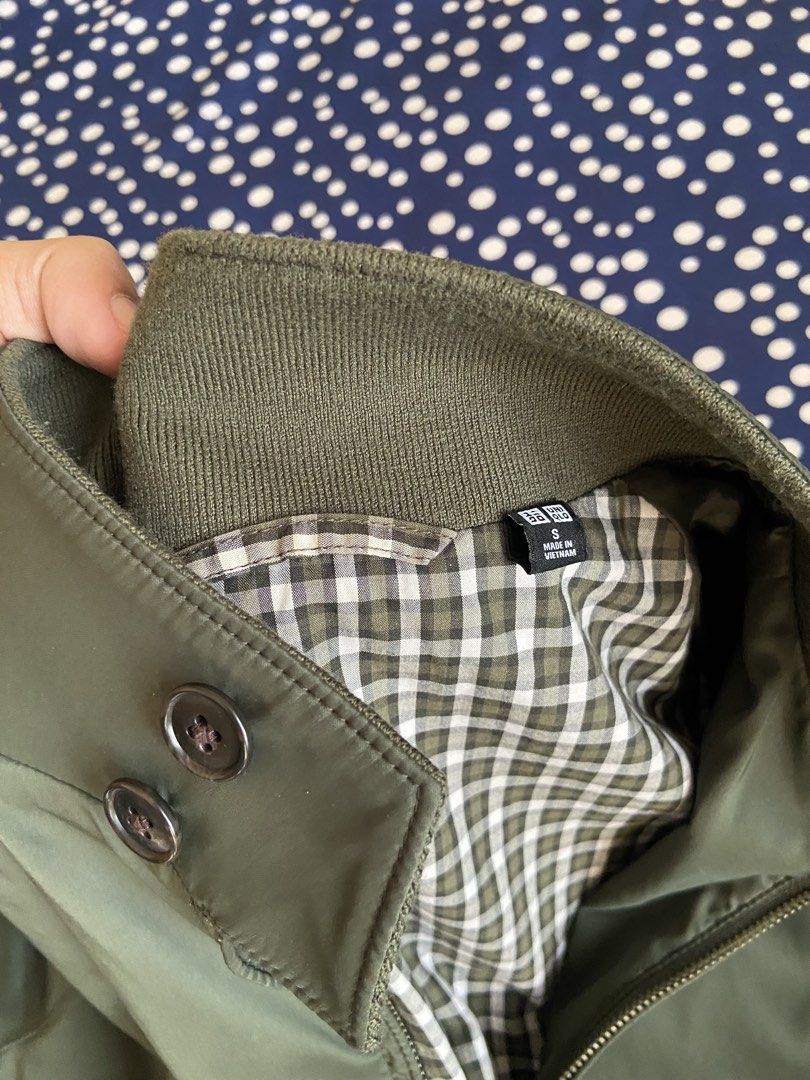 Uniqlo Harrington Jacket Olive Green Size S (Category: Coats, Jackets and Outerwear) located in Manila. Submitted by wanderboy_01 (Listing ID 1445987871, Image 3). Description: - Uniqlo Harrington Jacket - Color: Olive Green - Size: S - Classic checkered lining - Ribbed cuffs and collar - Zip-up front with button closure at the neck - Ideal for layering - Versatile for casual and smart-casual outfits.