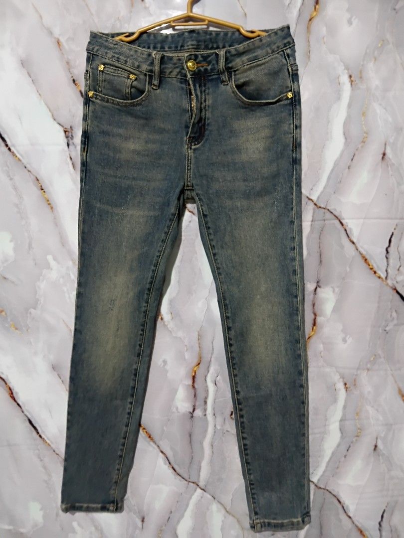 VERSACE SLIMFIT JEANS W28 L37 (Category: Jeans) located in General Mariano Alvarez. Submitted by adonid (Listing ID 1446057894, Image 1). Description: ORIGINAL VERSACE SLIMFIT JEANS GOOD CONDITION VERSACE SLIMFIT JEANS NO ISSUE W28 L37.