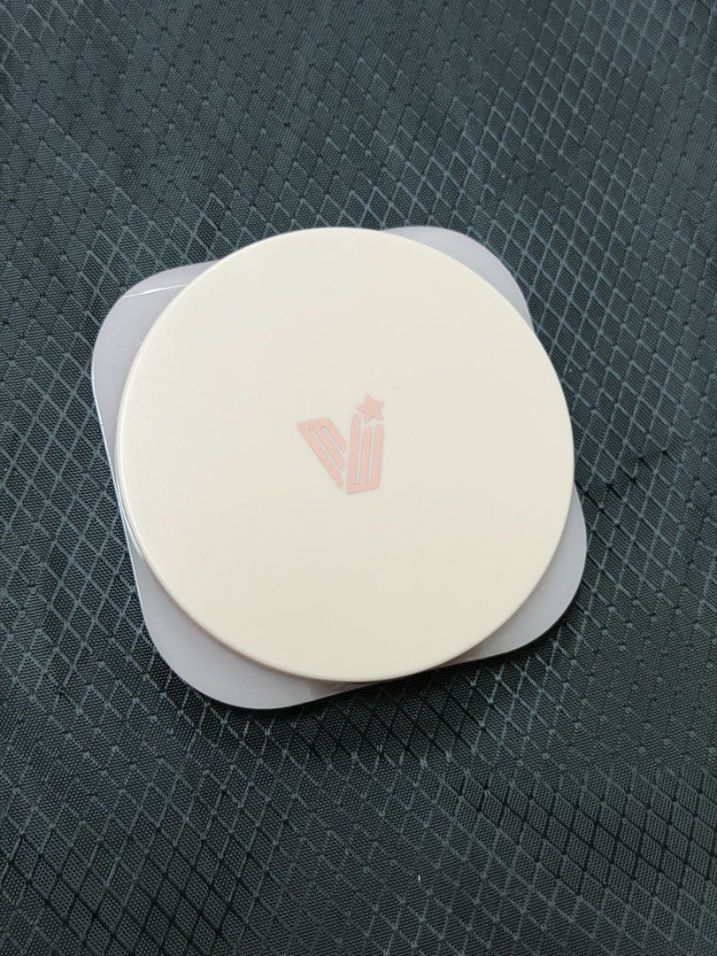 Vice Cosmetics Sheer Fix Baked Complexion Powder in Light Medium Warm (Category: Makeup) located in Valenzuela. Submitted by retroroyaleph (Listing ID 1446119719, Image 3). Description: Brand new, unused .